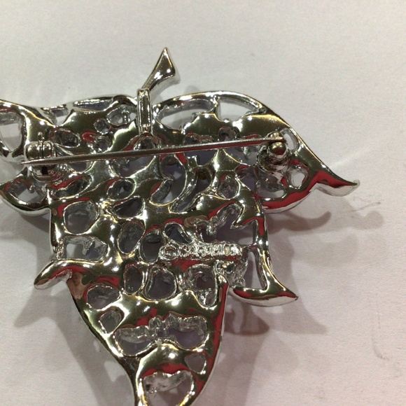 Sarah Coventry leaf shaped brooch. Excellent shape. - Picture 3 of 5
